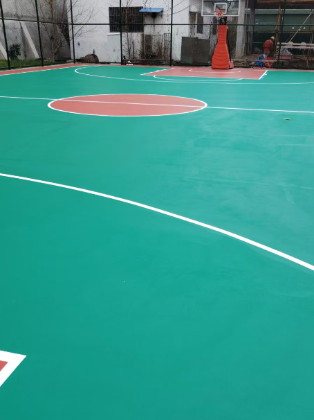 山城 球场长期使用易出现地面开裂